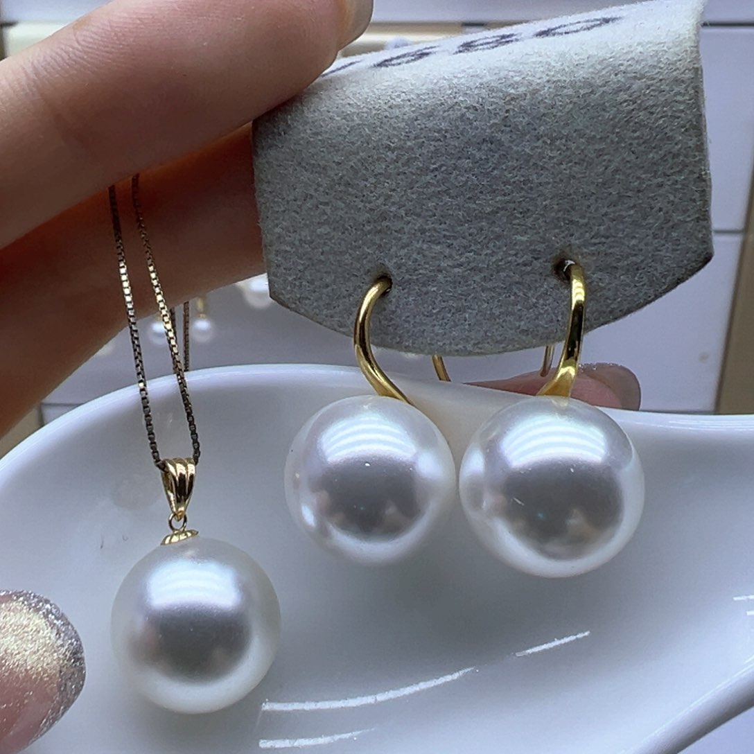 淡水珍珠18K金镶嵌吊坠(赠链)