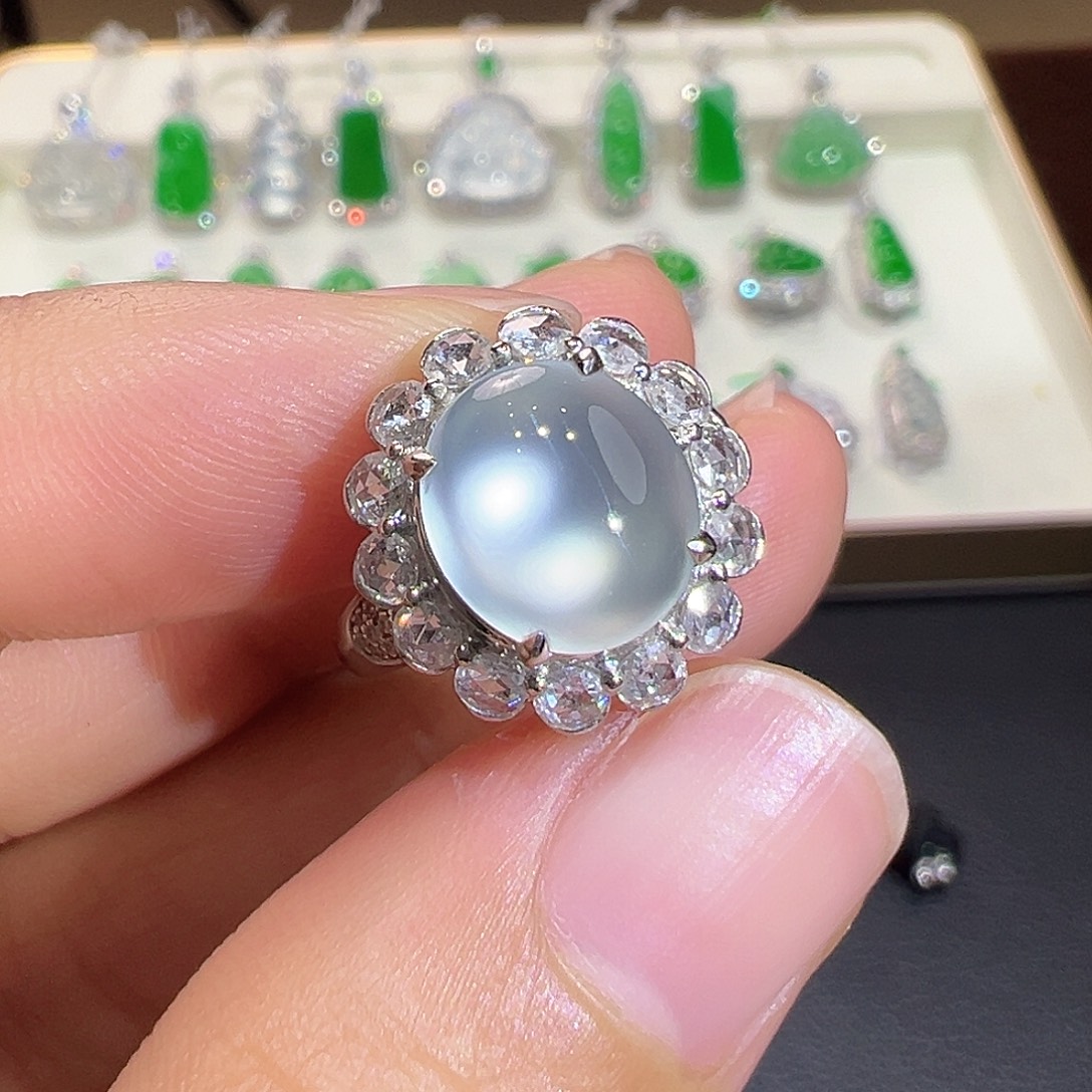 翡翠18K金镶嵌戒指