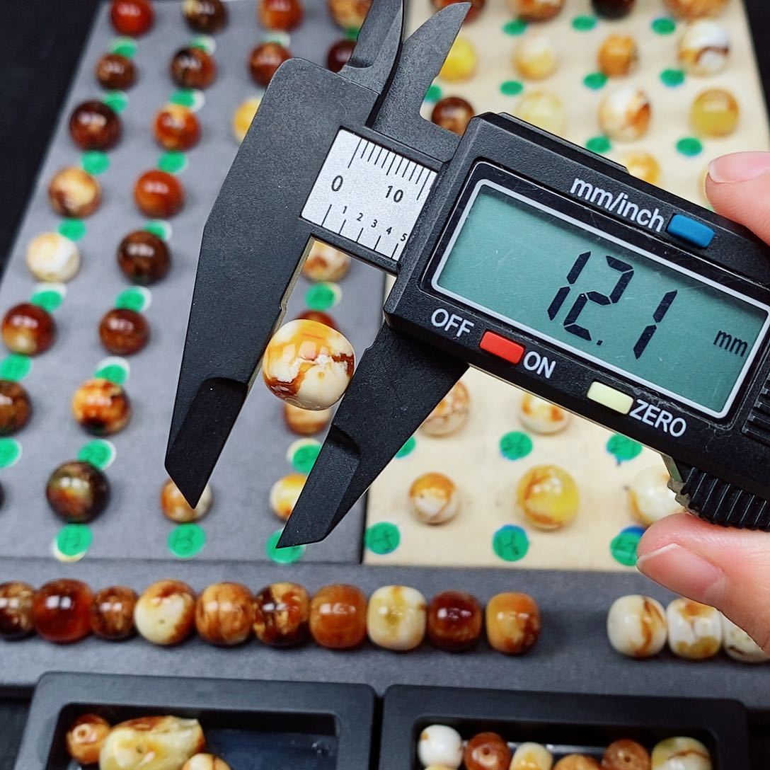 蜜蜡裸石未镶嵌蜜蜡