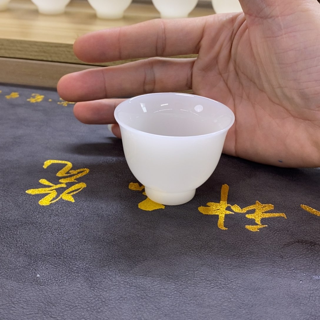 纯色短毛针织上衣搭配要点深绿短装背心