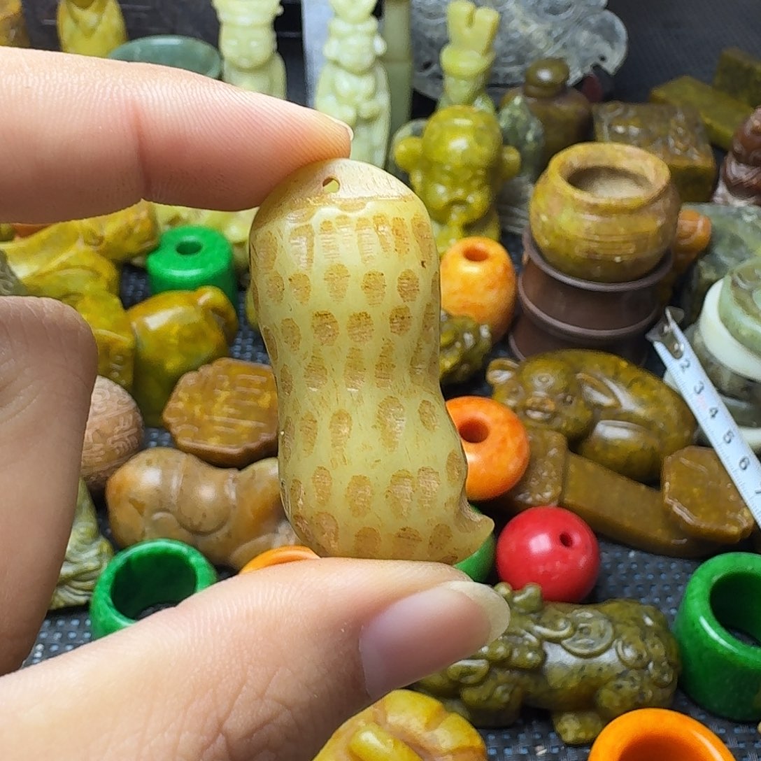 白玉菩提吊坠。。。
