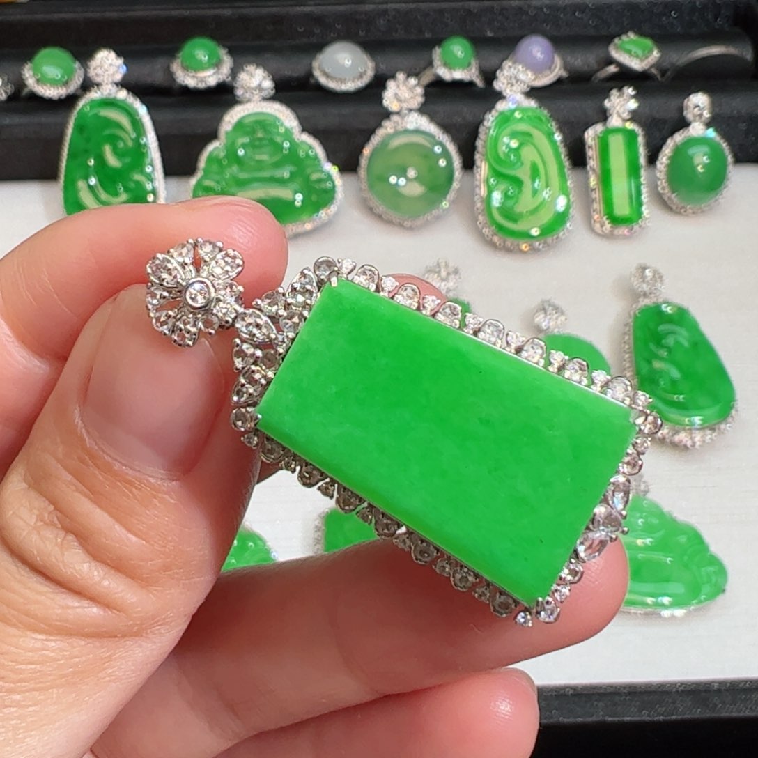 翡翠吊坠(不含链)18K金镶嵌