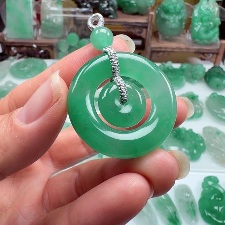 颈饰未镶嵌石英质玉