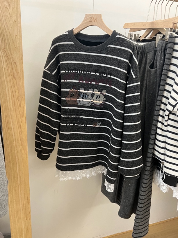 V家 欧货蕾丝拼接条纹加绒卫衣