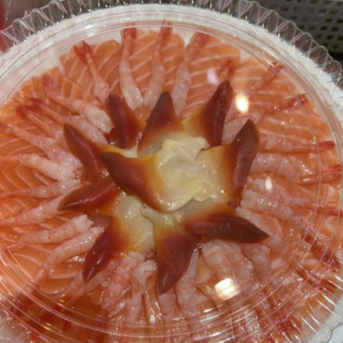 三文鱼约7两净肉甜虾30尾北极贝10片