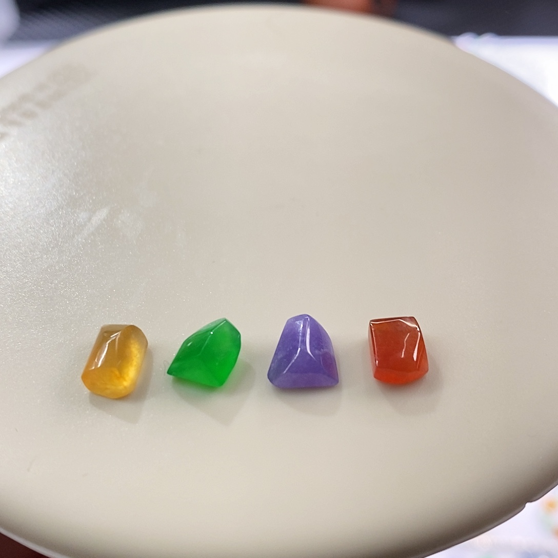 颈饰未镶嵌翡翠一手浓彩随行