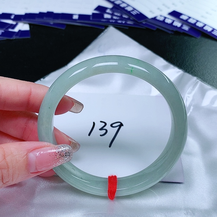 翡翠手镯未镶嵌翡翠手镯未镶嵌