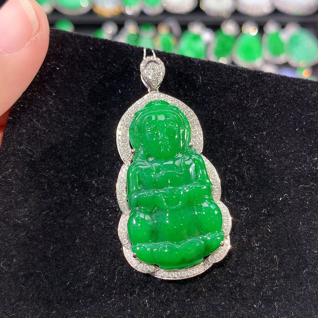 翡翠18K金镶嵌颈饰