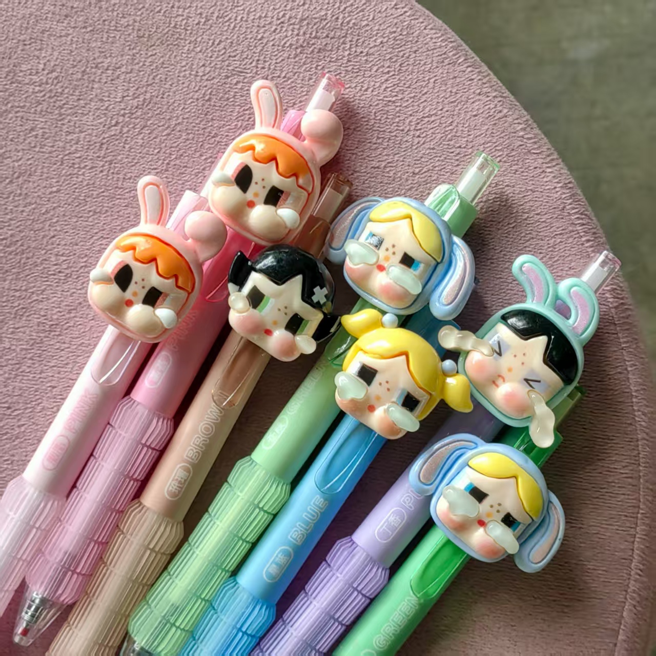 笔一支，颜色随机发
