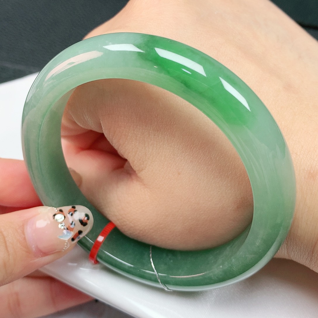 翡翠手镯未镶嵌59圈