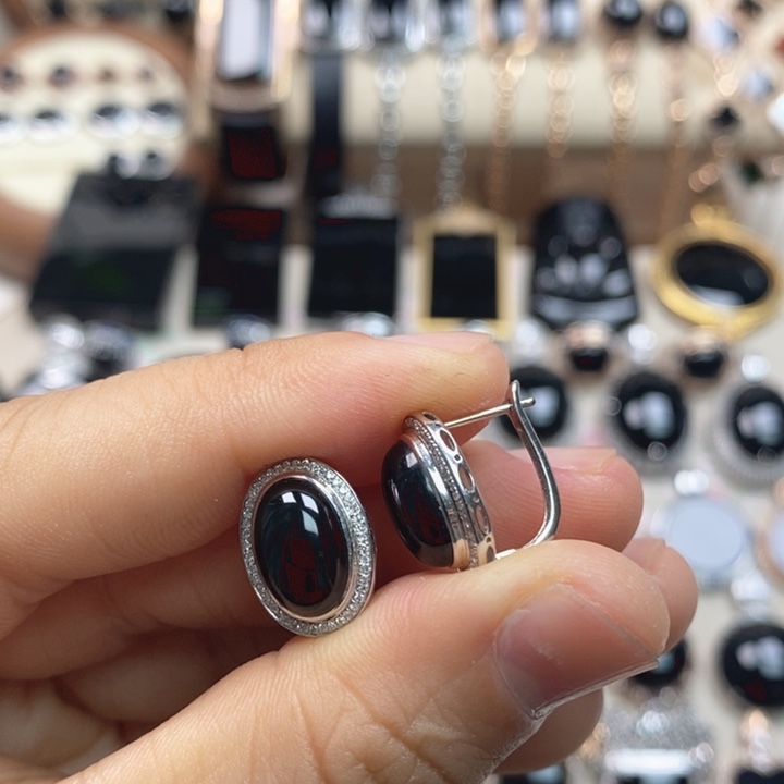 翡翠18K金镶嵌耳饰