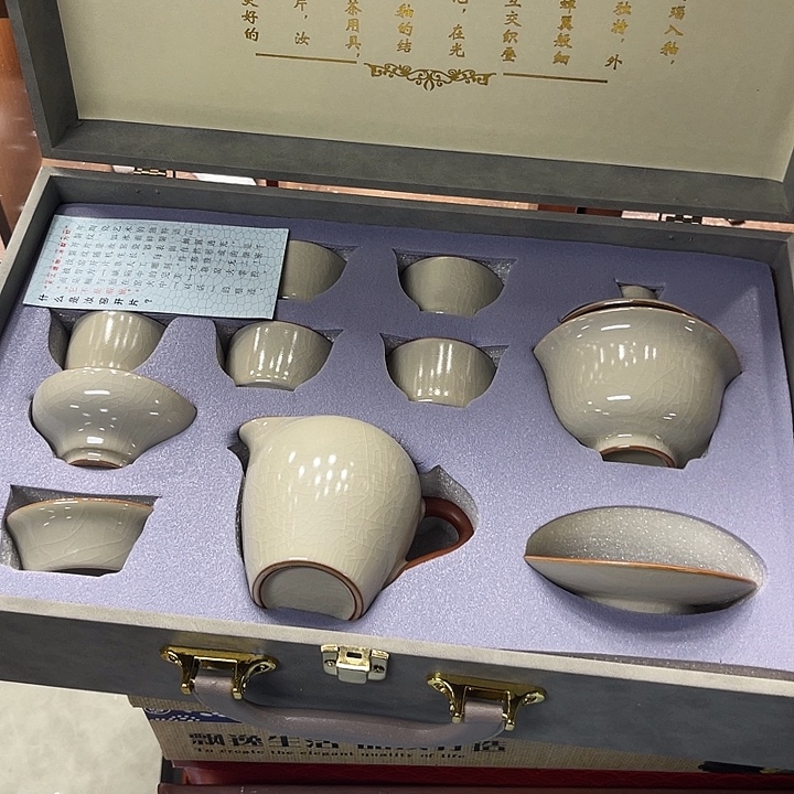 孤品茶具套装等。        