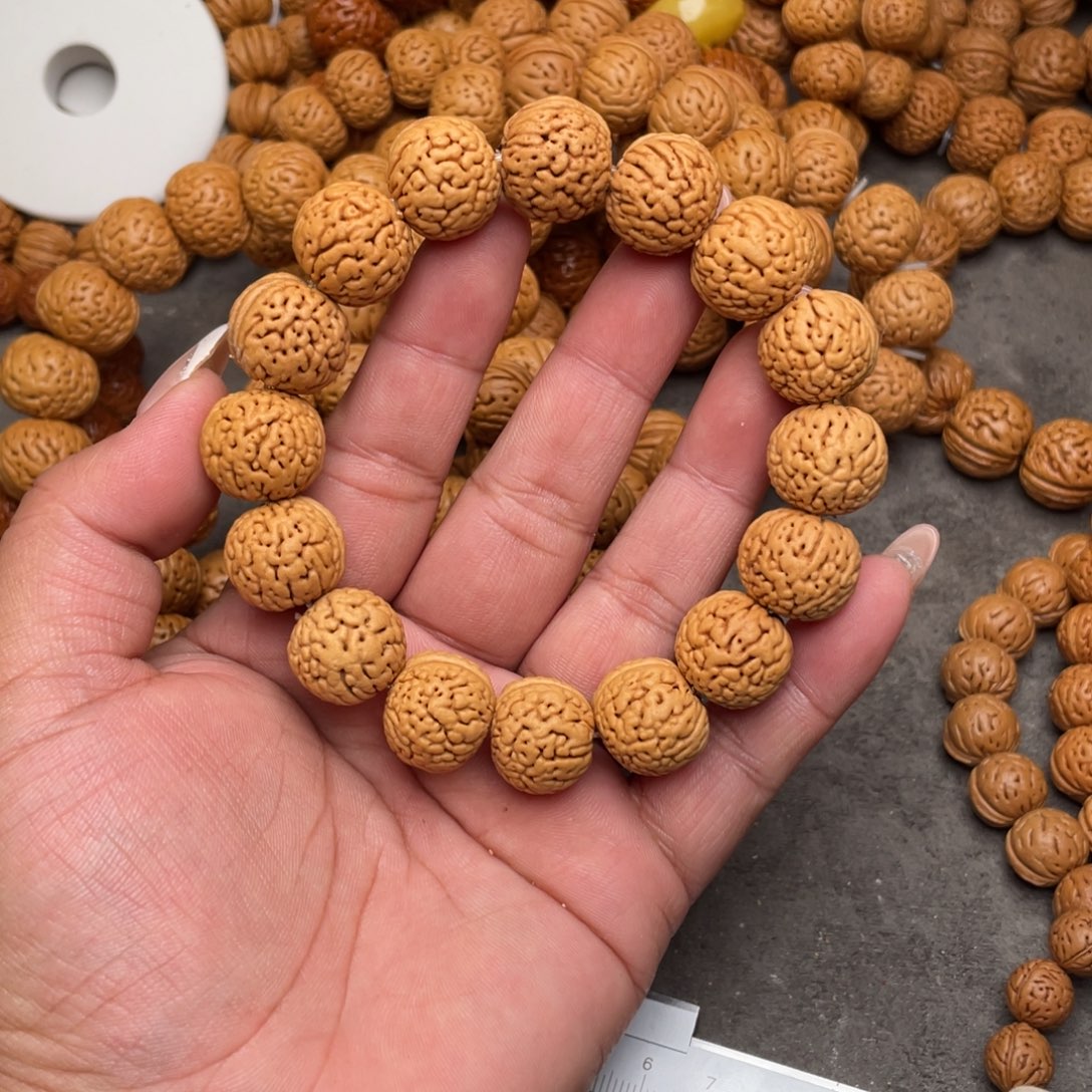 手串桃核肉纹金刚闪83