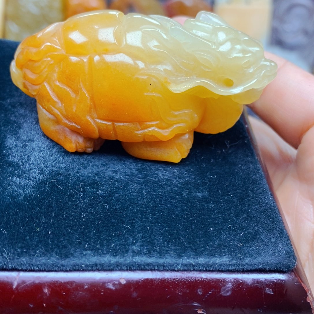 石英质玉（黄龙玉）未镶嵌颈饰
