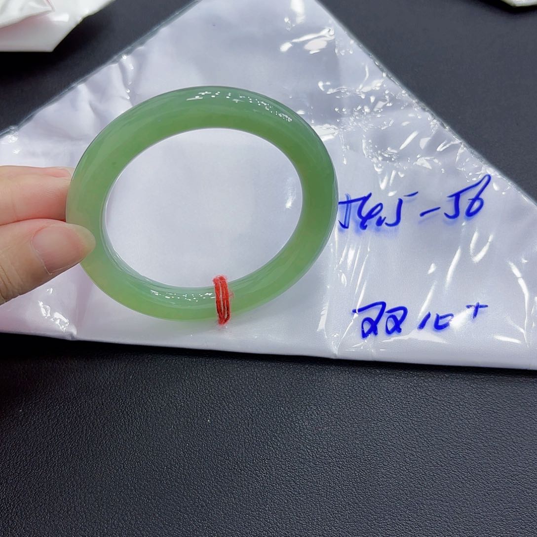 翡翠手镯未镶嵌手镯