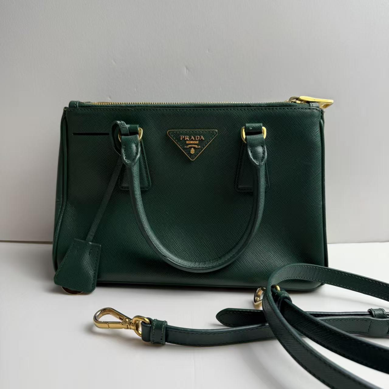 99新 Prada/普拉达 prada99新宝石绿小号杀手