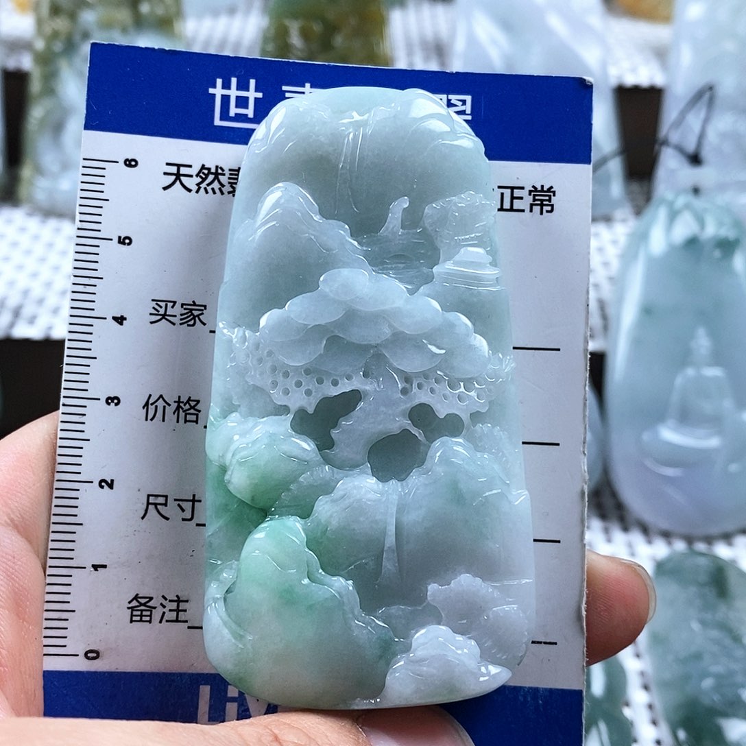 翡翠颈饰未镶嵌翡翠