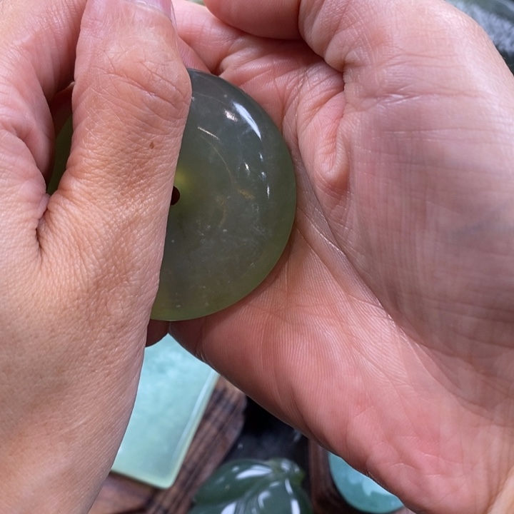 辉***）蛇纹石玉未镶嵌手把