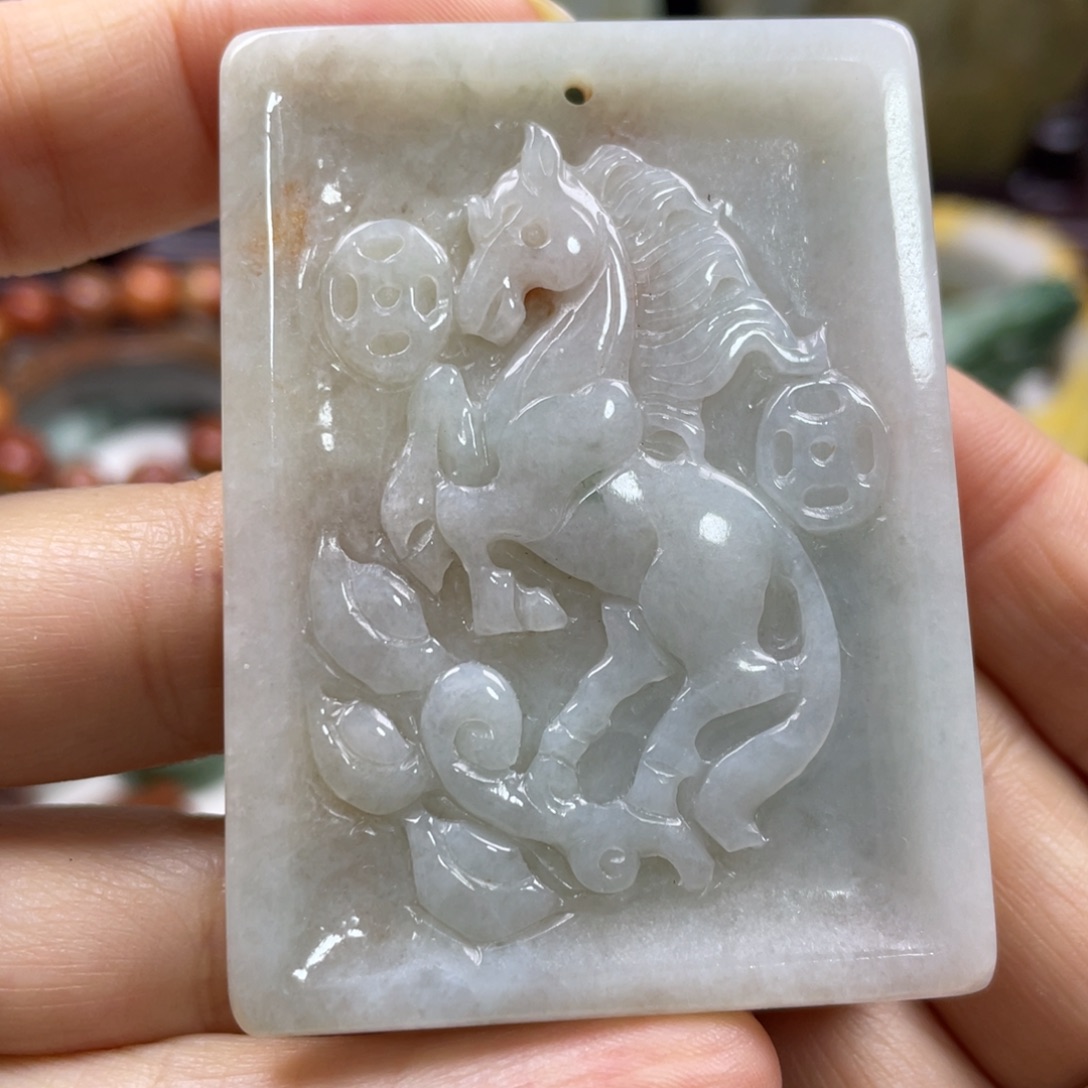 翡翠未镶嵌颈饰牌子