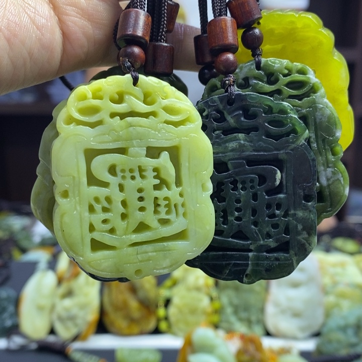 蛇纹石玉未镶嵌颈饰多样性发其一