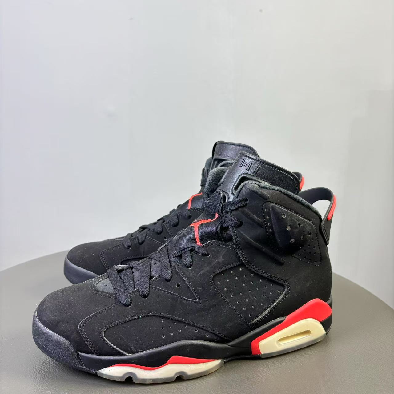 95新 maje 42.5码 AJ6黑红球鞋 非原盒