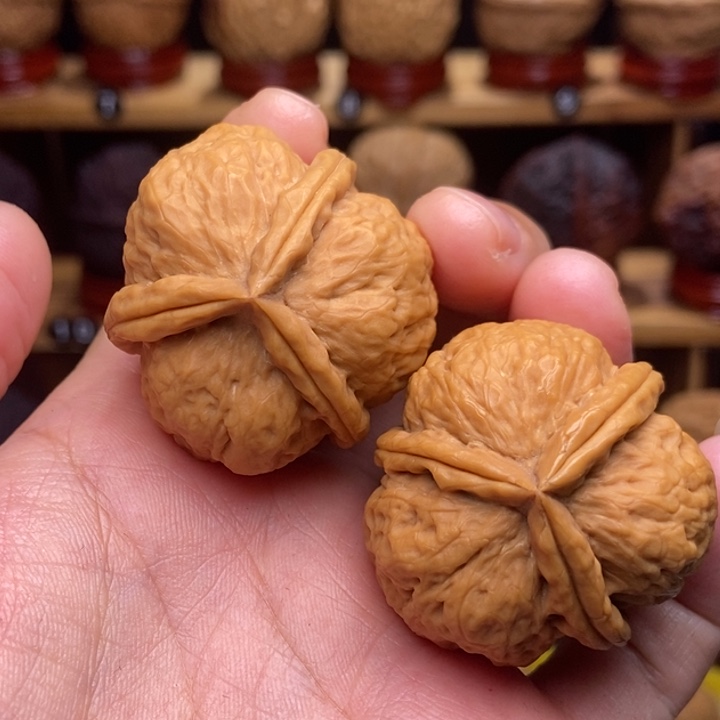 文玩核桃吊坠我****天白羊三棱2