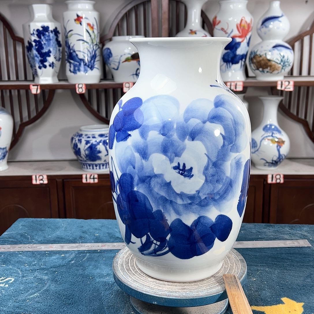 摆件景德镇陶瓷大冬青牡