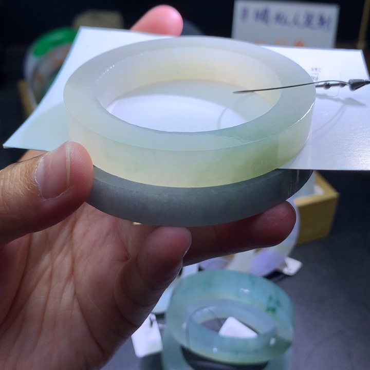 定制翡翠未镶嵌翡翠手镯