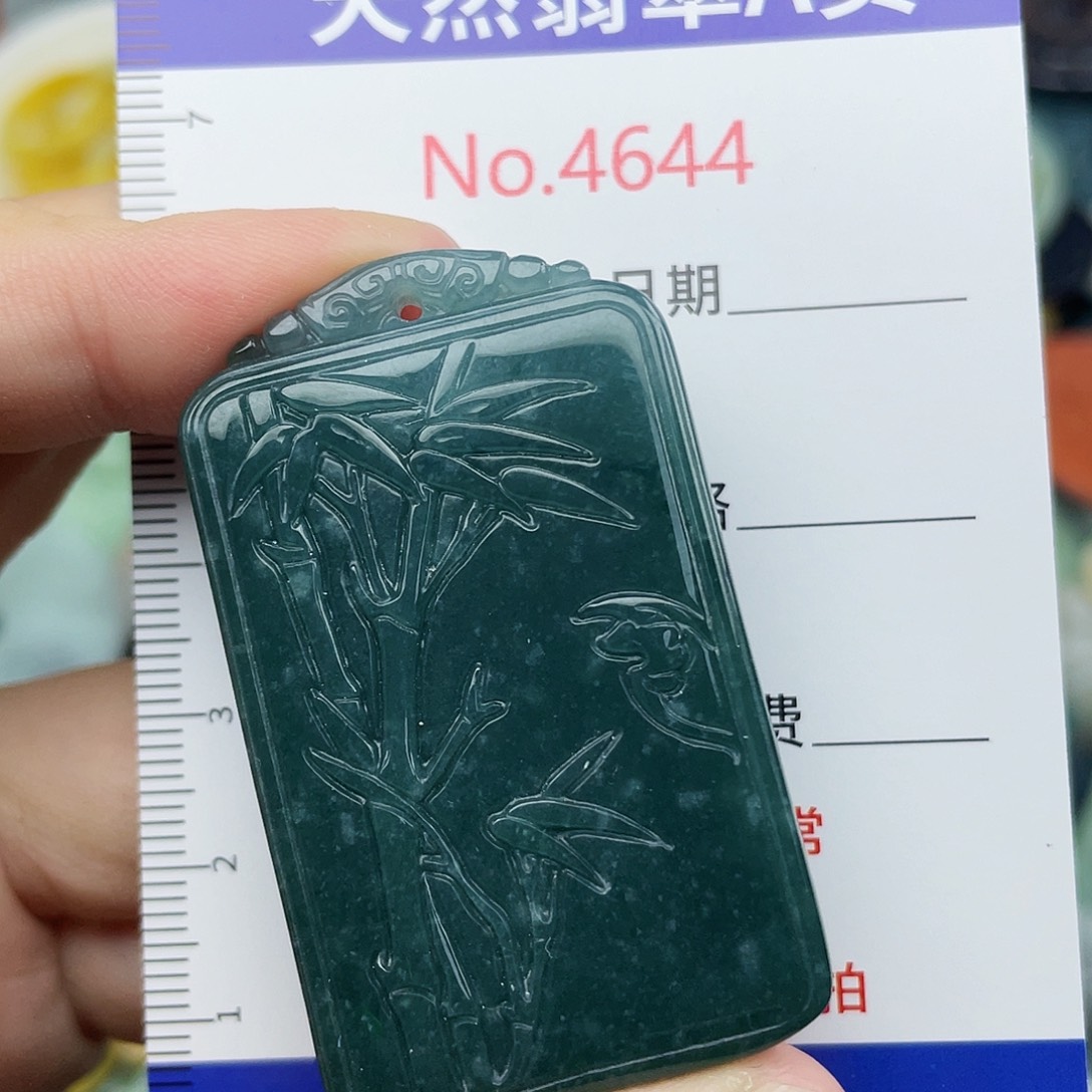 翡翠未镶嵌挂件4644