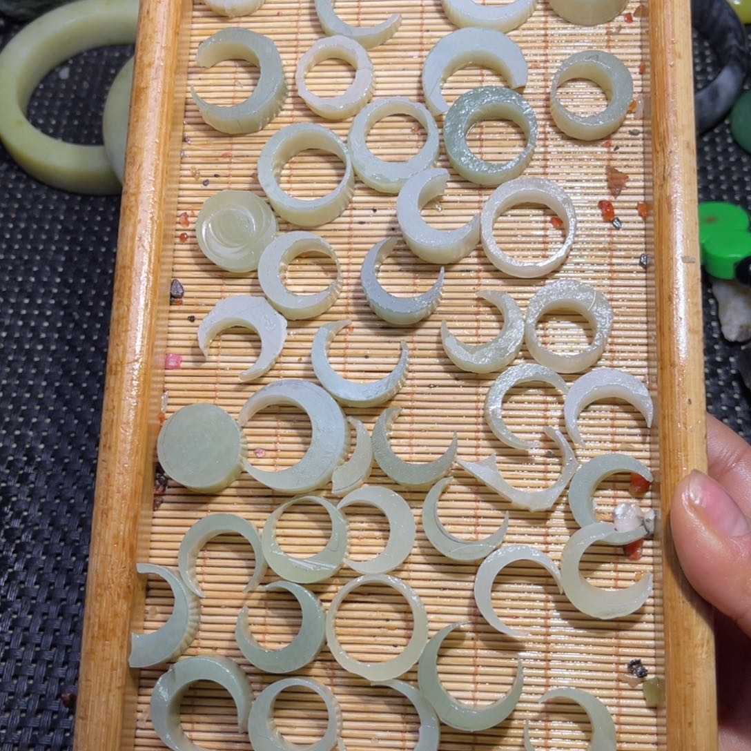 未镶嵌和田玉车挂