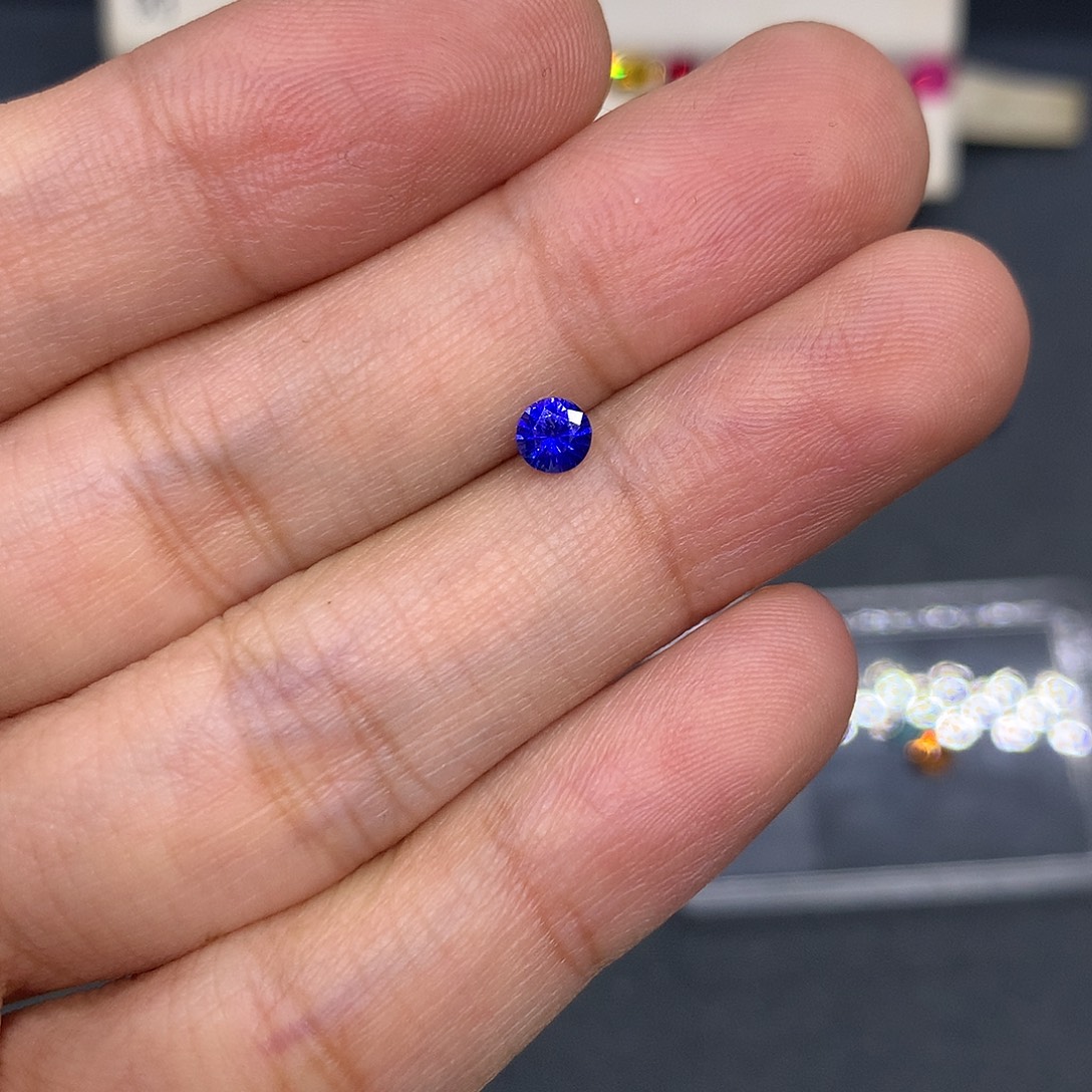 江***王蓝宝石裸石29分正圆皇家蓝