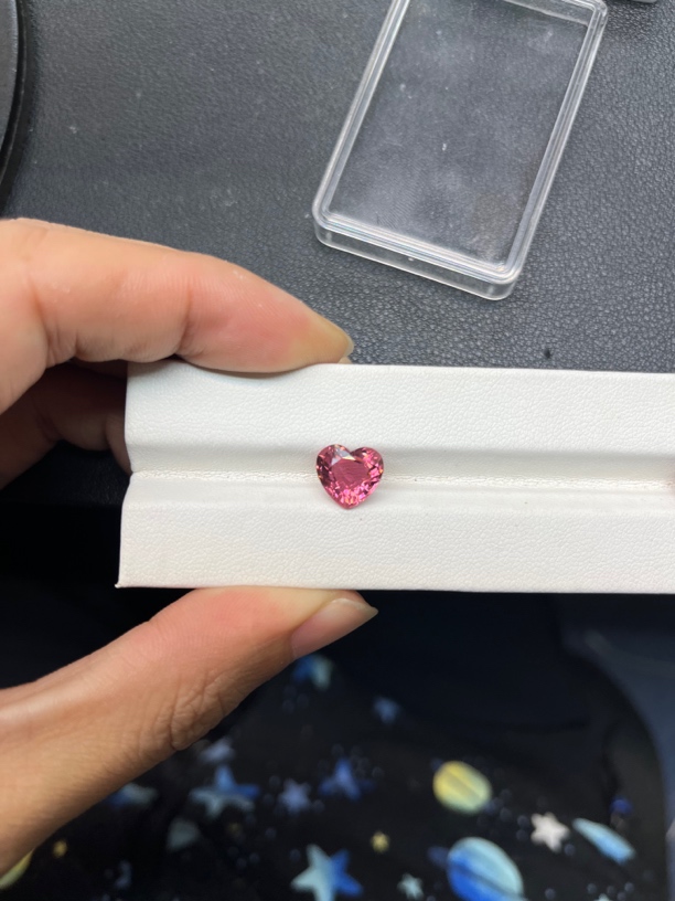 心形日出色碧玺一颗