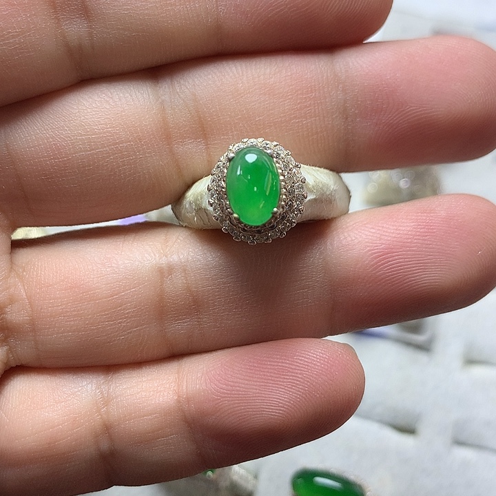 定制翡翠未镶嵌戒指