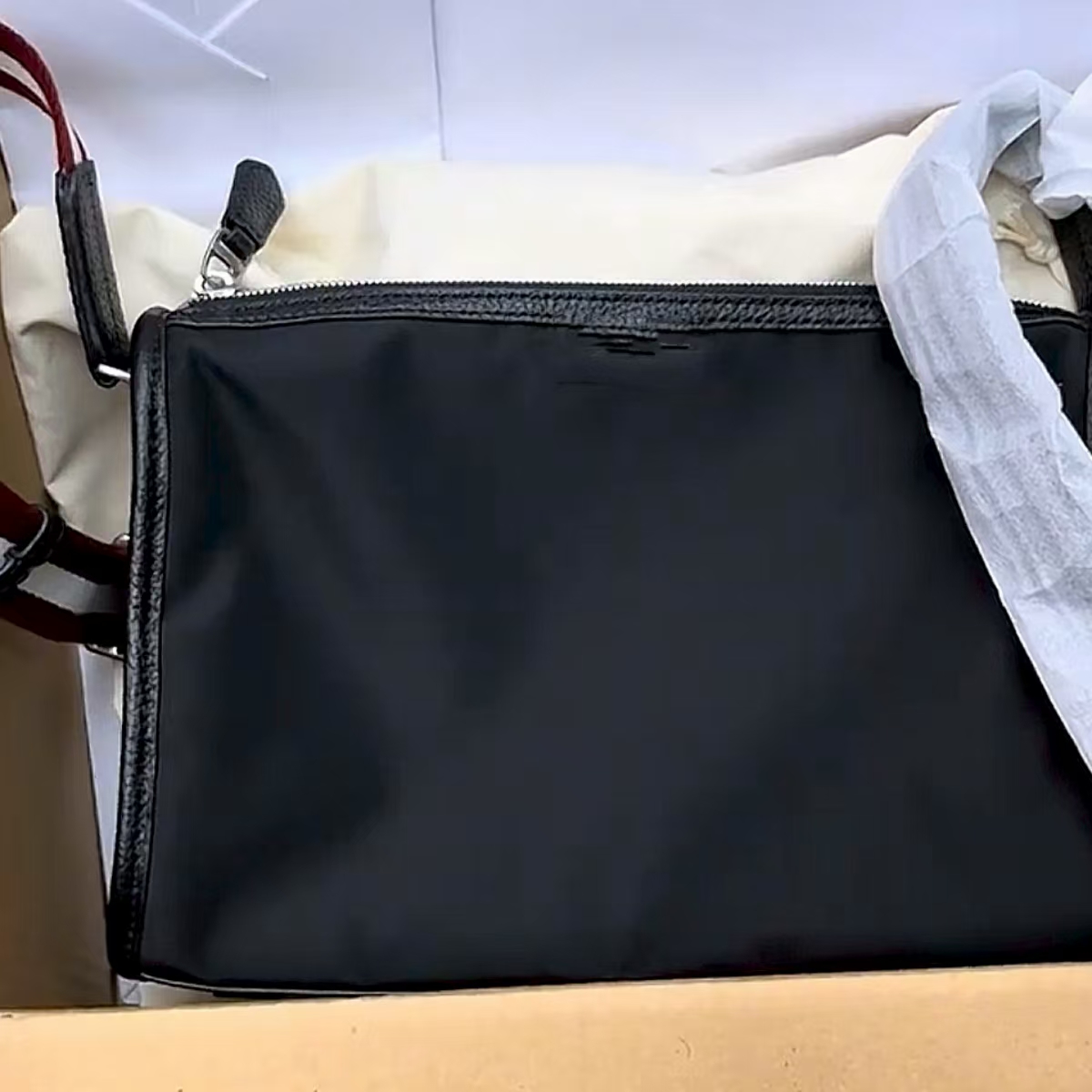 Sweet DD-BL系列尼龙皮革拼接斜跨单肩包（19*28*9）