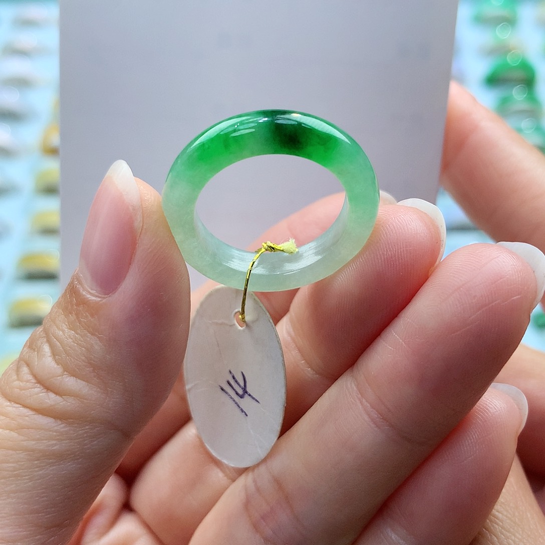 翡翠戒指未镶嵌14圈