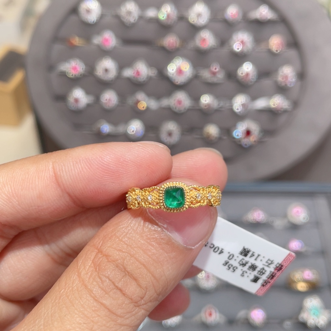 祖母绿戒指18K金镶嵌0.4ct 