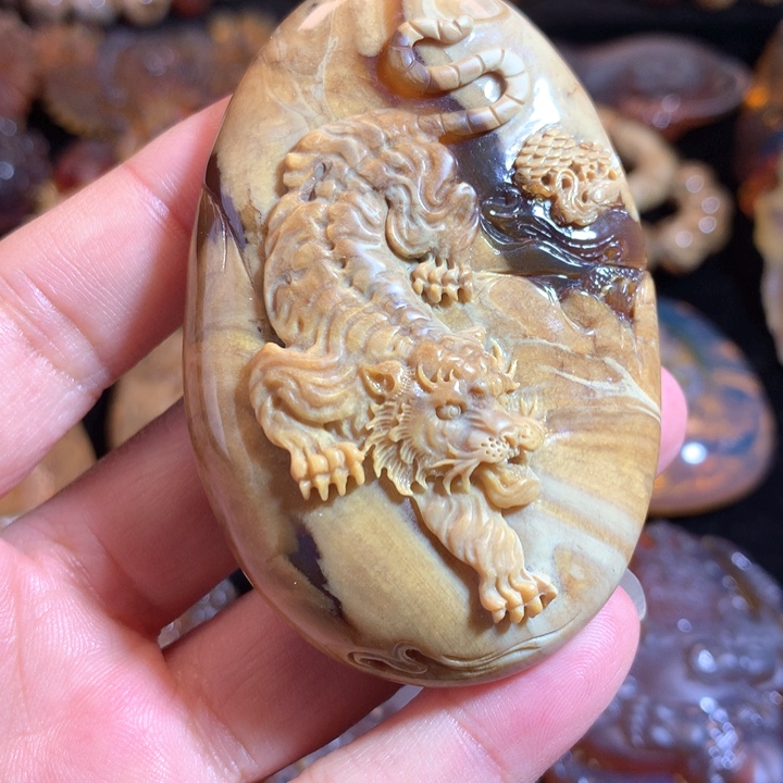 琥珀颈饰未镶嵌溶洞下山虎