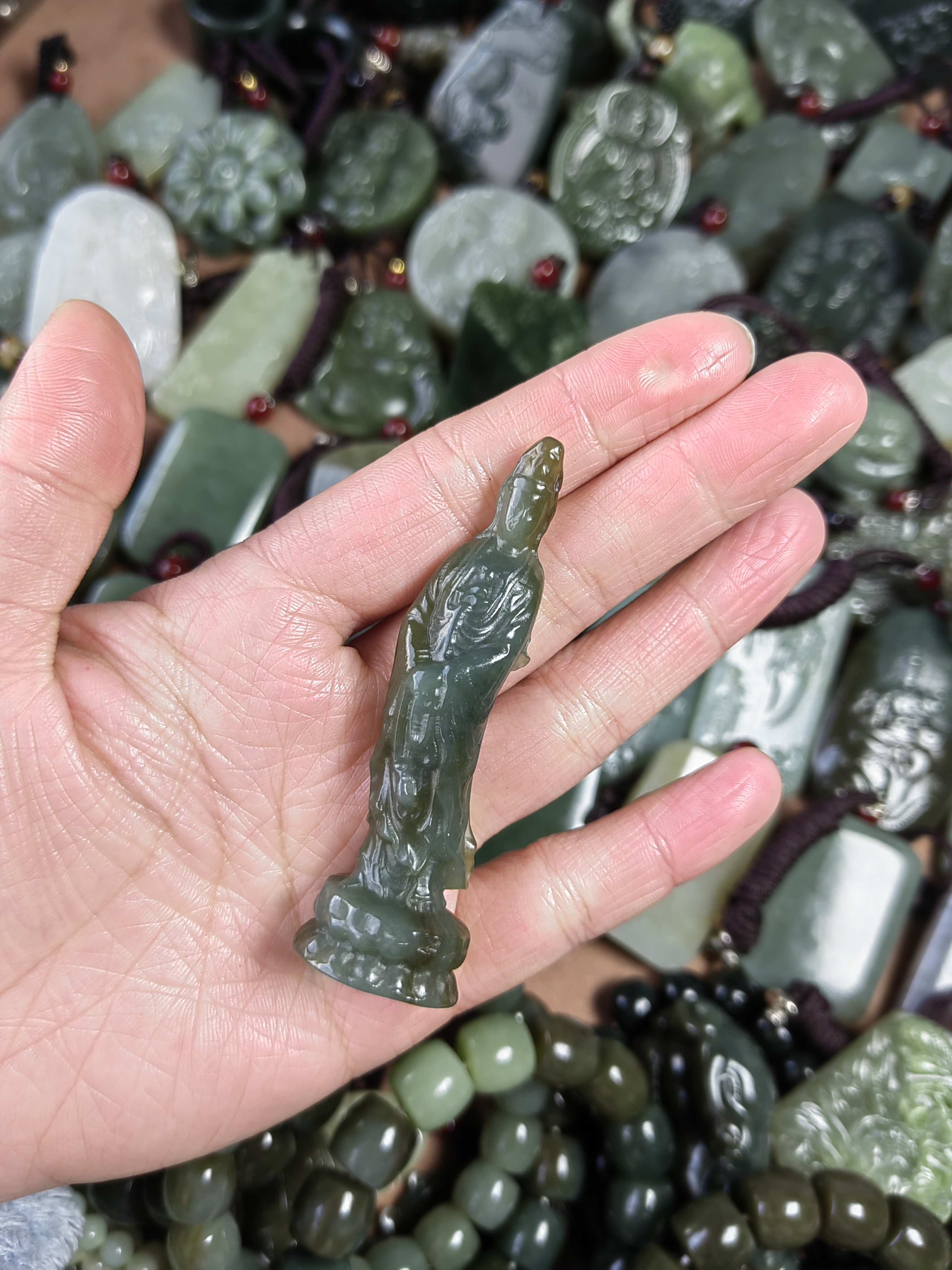 天然和田玉新疆且末糖观音立体摆件