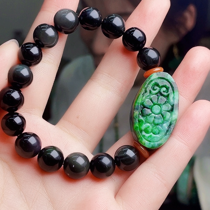 翡翠未镶嵌颈饰多样性