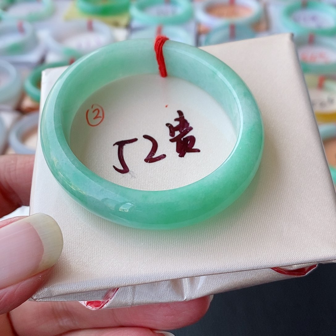 翡翠手镯未镶嵌2号链接