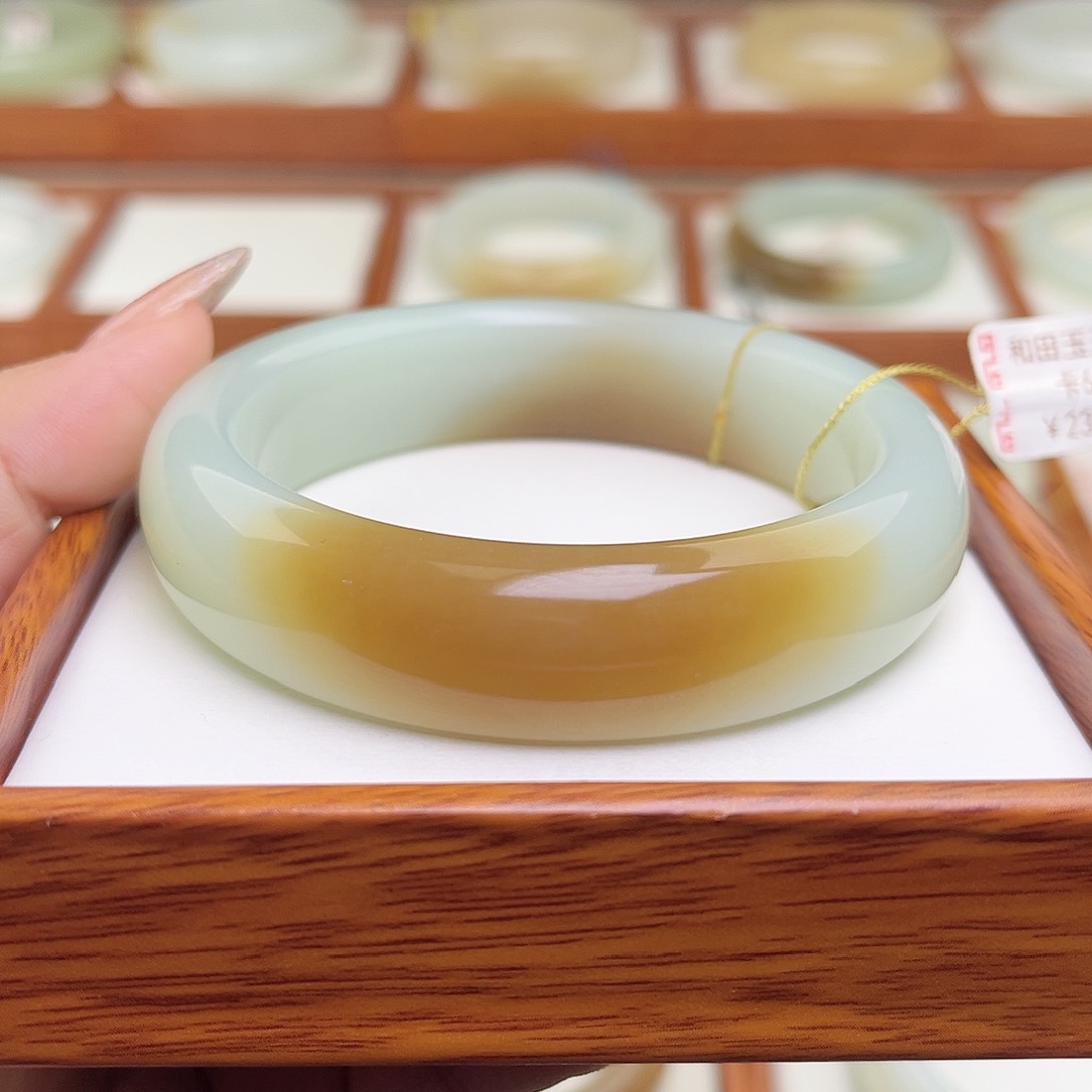 和田玉手镯未镶嵌61