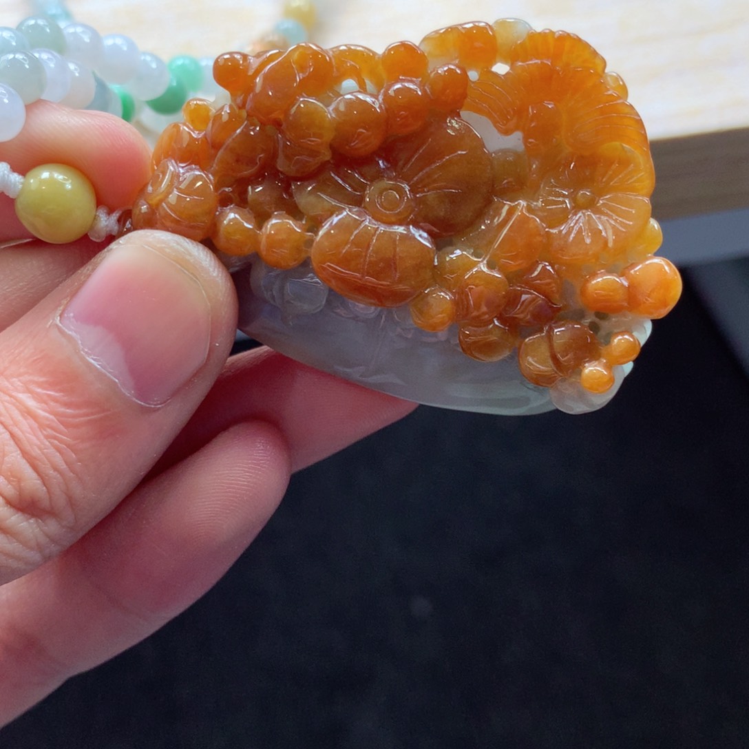 翡翠颈饰未镶嵌吊坠