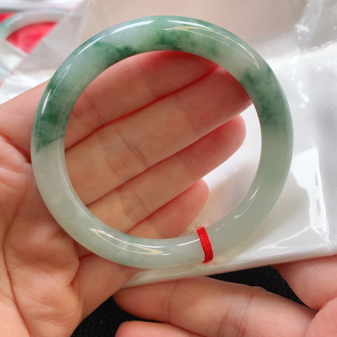 翡翠手镯未镶嵌56圆