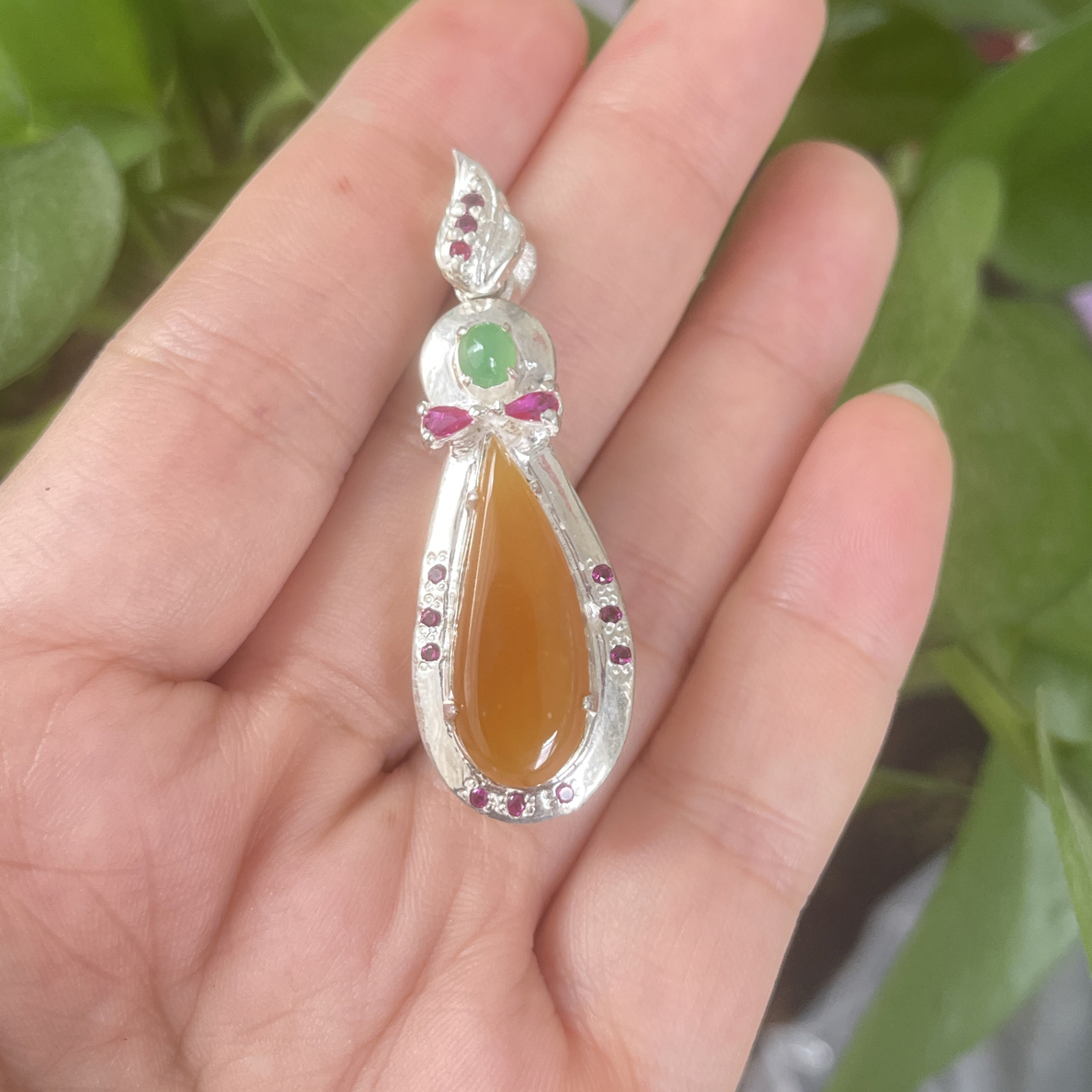 缅甸天然翡翠水滴黄翡吊坠，尺寸25/10/3mm