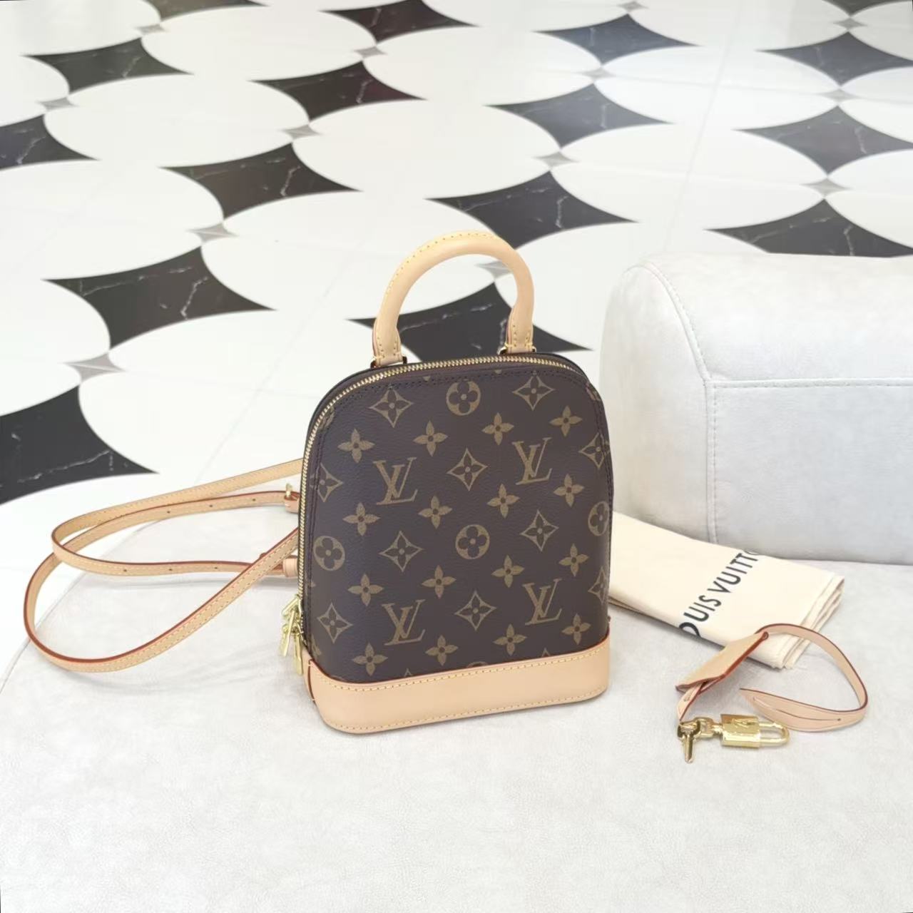 95新 LouisVuitton/路易威登 GGSalma贝壳双肩包老花金扣13637706