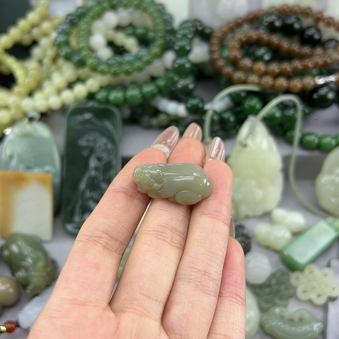 和田玉未镶嵌颈饰