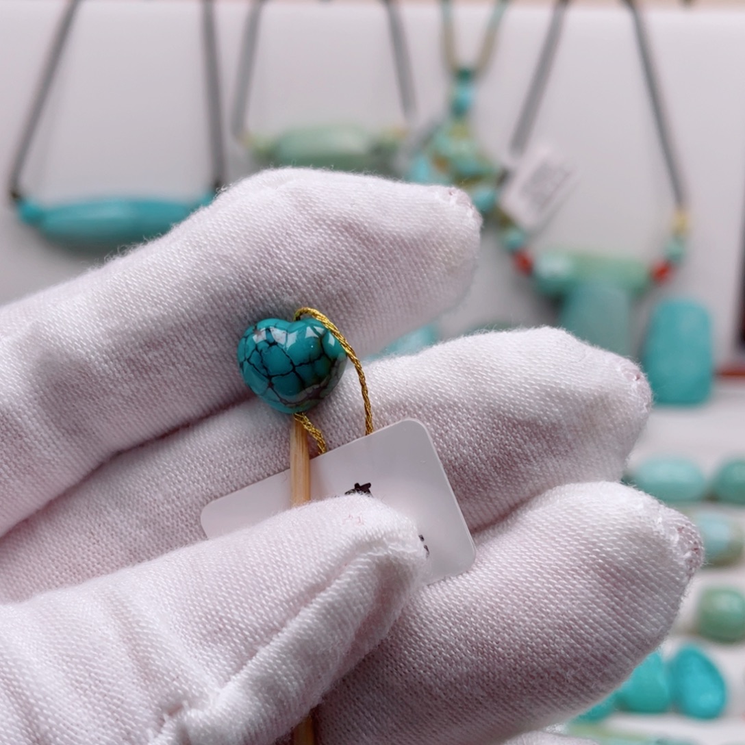 绿松石未镶嵌摆件