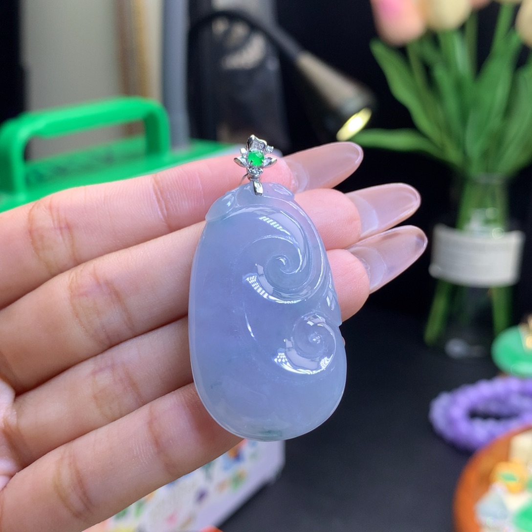 翡翠18K金镶嵌颈饰