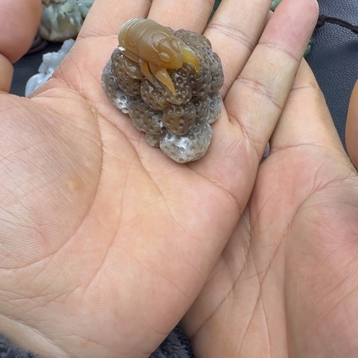 颈饰未镶嵌和田玉人***年