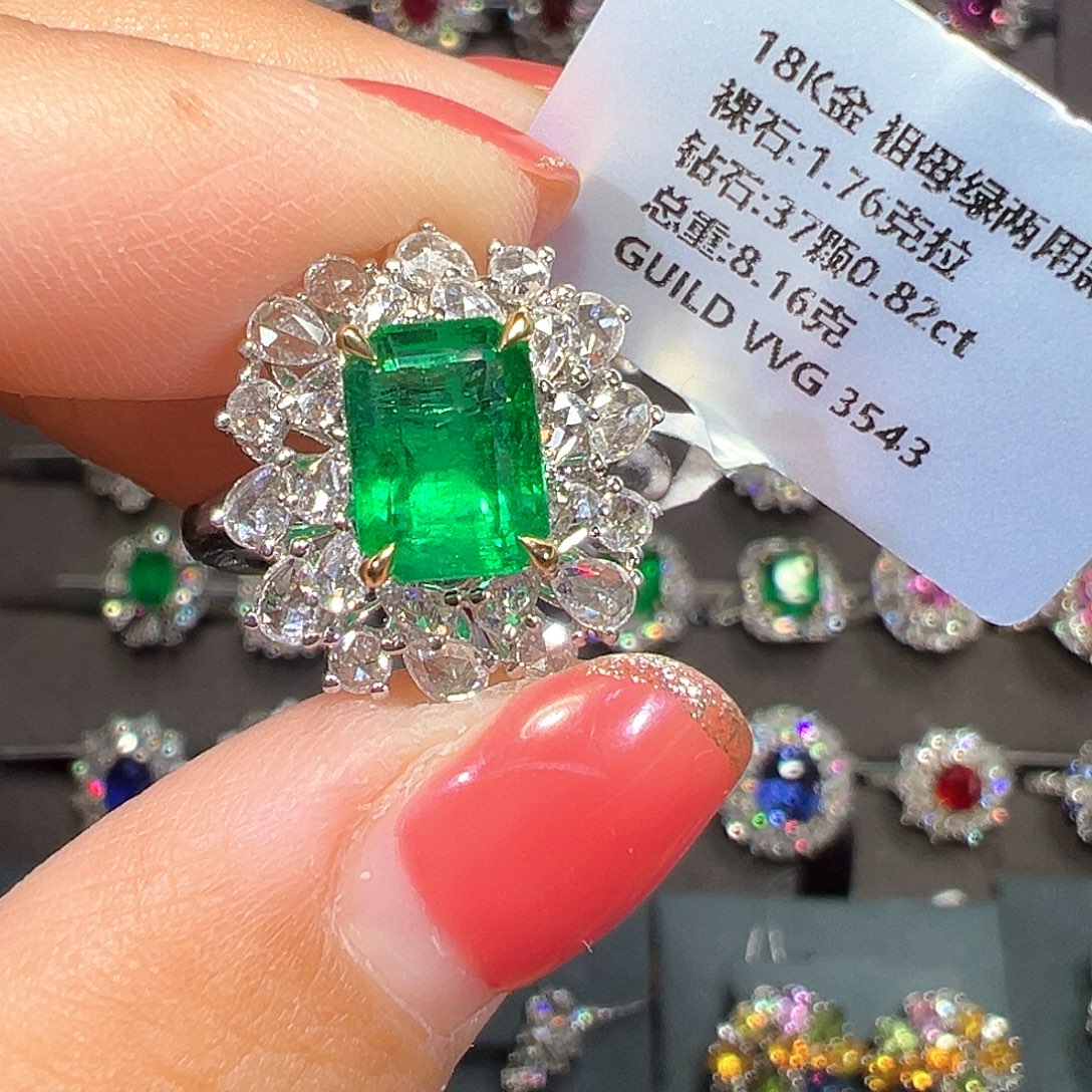 祖母绿戒指18K金镶嵌